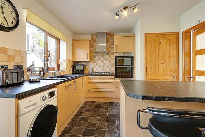 Kitchen Diner1_result.jpg