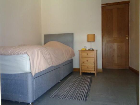 Bedroom 3 (003).JPG