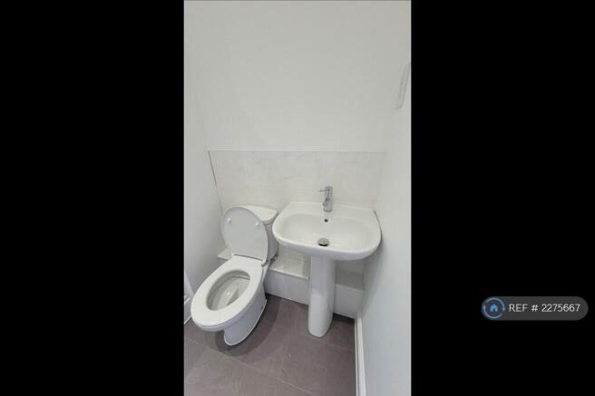 1st Bedroom Toilet
