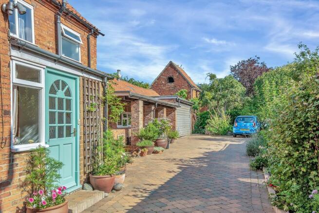 DOUBLE GARAGE