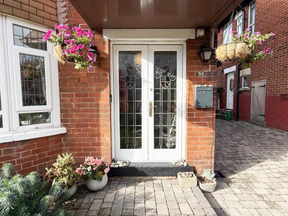 4 bed Semi-Detached for sale Image 4