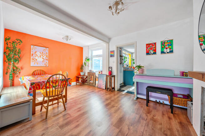 1382651-12-691b18...