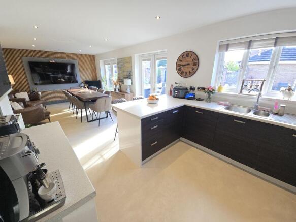 Open Plan Kitchen / Diner