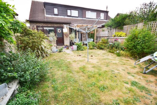 4 bed Semi-Detached Bungalow for sale Image 10