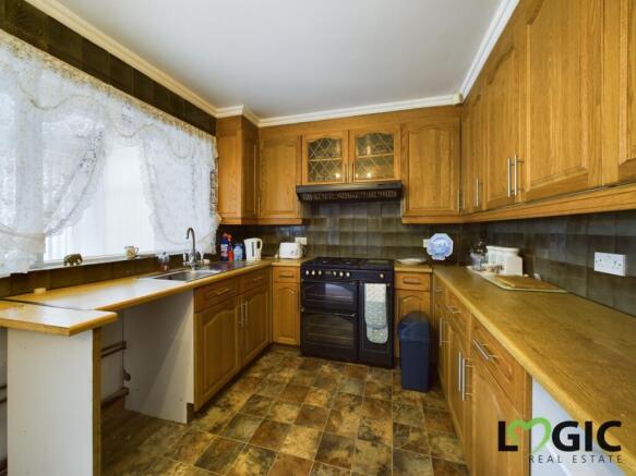 Kitchen  (2)