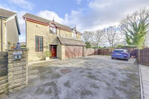 4, Bowling Green, Edenfield, Bury BL0 0DY