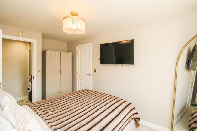 3 bed Terraced for sale Image 10