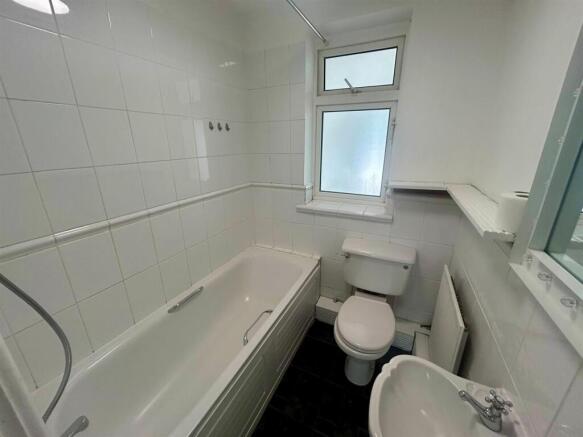 bathroom 2.jpg