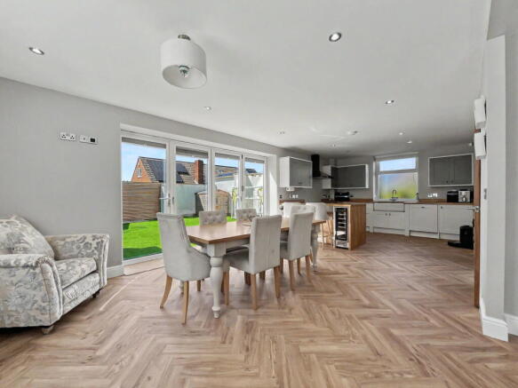 4 bed Detached for sale Image 5