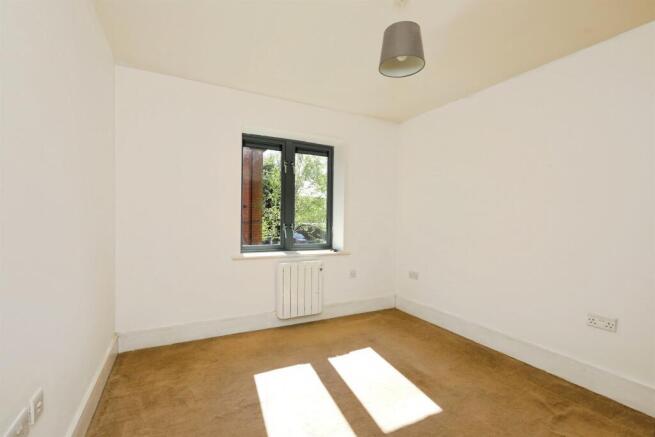 2 bed Flat for sale Image 10
