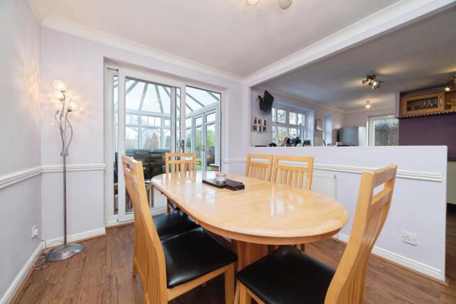 4 bed Detached for sale Image 5