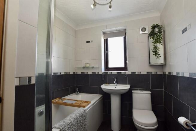 3 bed Semi-Detached for sale Image 12