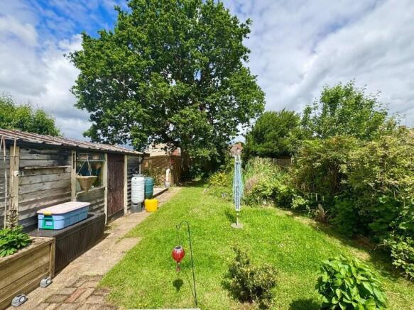 Gumbrells Close, Fairlands, Guildford photo 4
