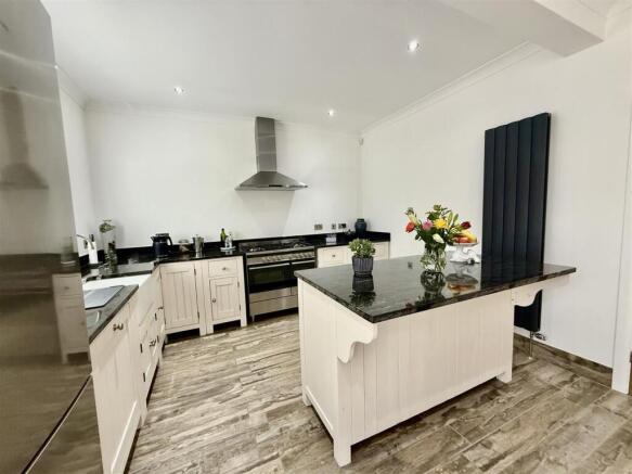 KITCHEN & DINER
