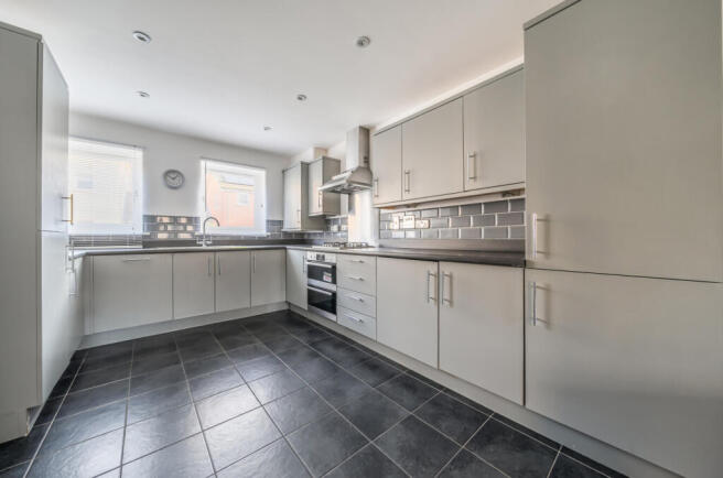 1387900-11-693fe6...