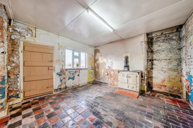 The Pools Farm House, Ellesmere Road, Wem, Shrewsbury, Shropshire, SY4 5TU photo 4