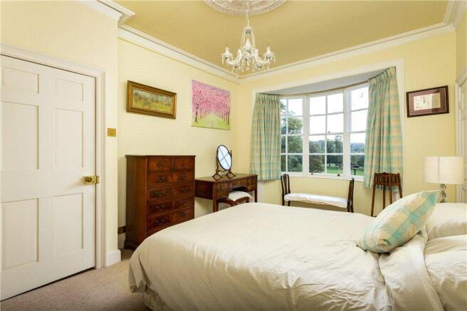 3 bed Apartment for sale Image 8