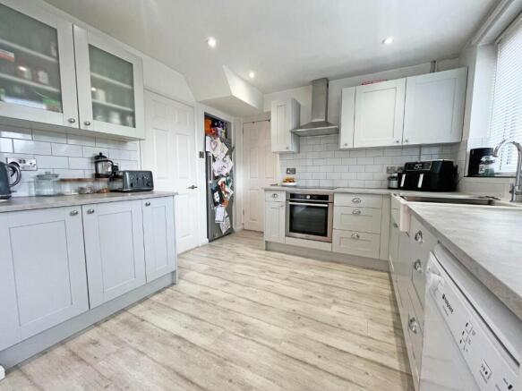 Kitchen2.jpg