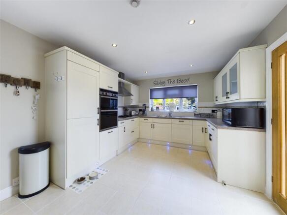Kitchen/Breakfast Rm
