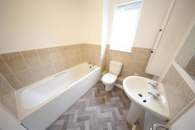 2 bed Apartment to rent Image 4