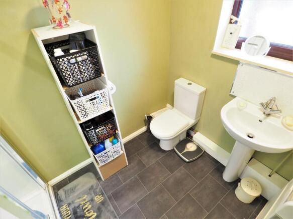 Modern Re-Fitted Shower Room 914