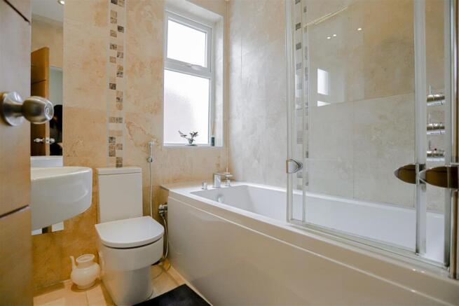 4 bed Terraced for sale Image 9