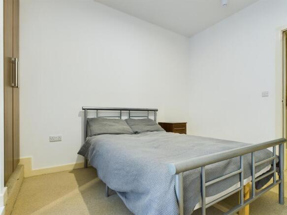 2 bed Apartment to rent Image 10