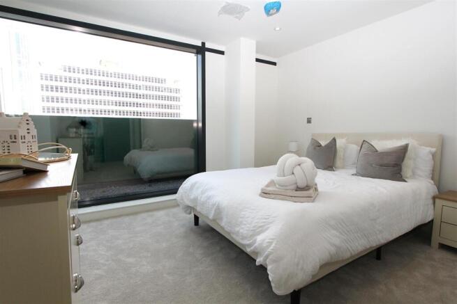 1 bed Apartment to rent Image 6