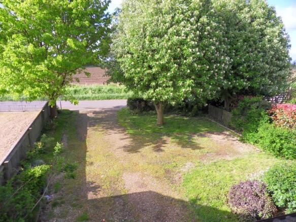 DRIVEWAY/PARKING