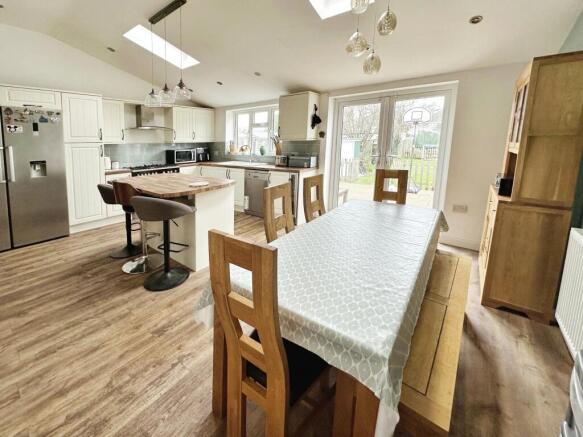 Kitchen/Dining Room