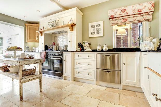 OPEN PLAN KITCHEN