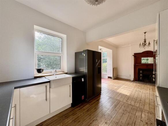 4 bed Semi-Detached for sale Image 10