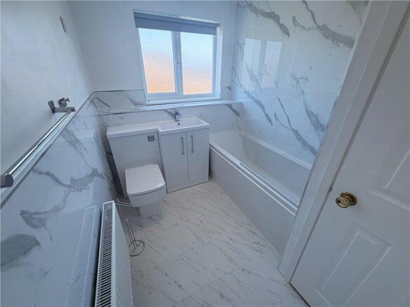 4 bed Detached to rent Image 11