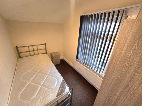 4 bed Terraced to rent Image 8