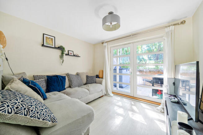 1315889-12-686251...