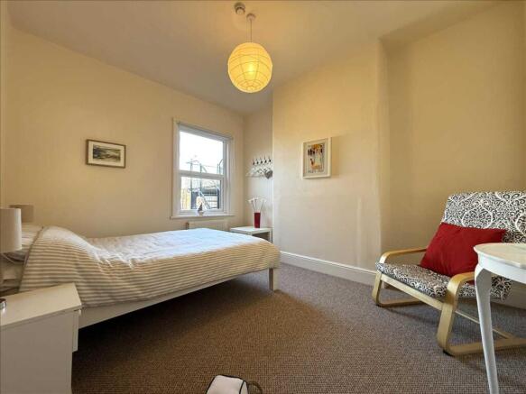 3 bed Flat for sale Image 10