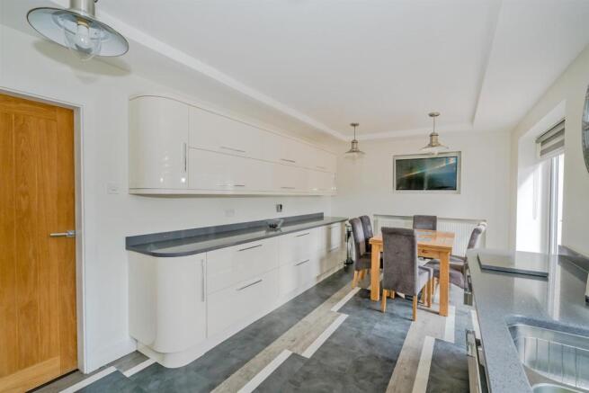 Green Rock Lane, Walsall, WS3 1NQ-7.jpg