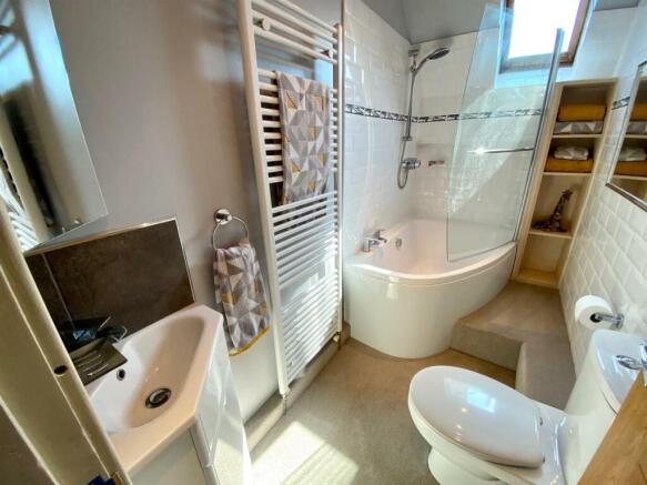robin royd lane 28 bathroom 2.jpg