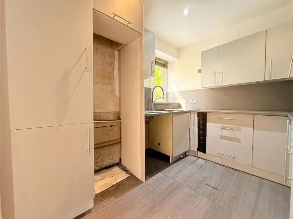 3 bed Terraced for sale Image 6
