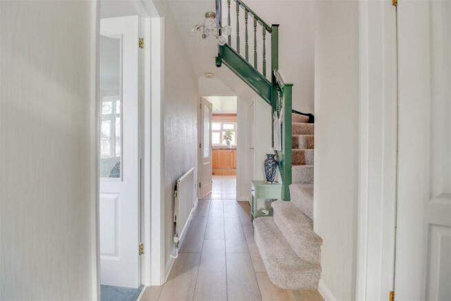263 SOUTHEND ROAD INSIDE.jpg