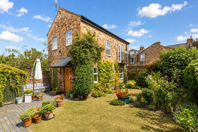 5 bed Terraced for sale Image 2