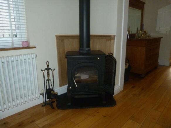 Solid fuel burner
