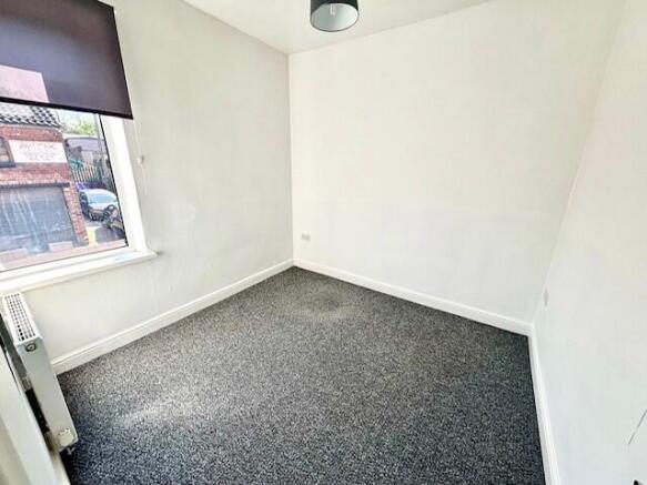 2 bed Terraced to rent Image 6