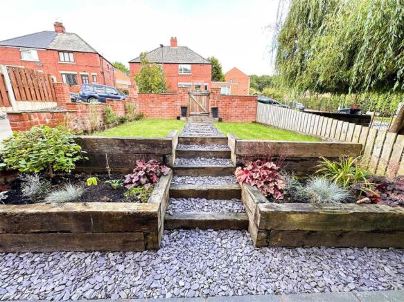 FRONT GARDEN
