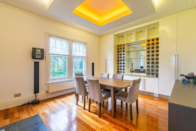 Lounge Dining Room 4