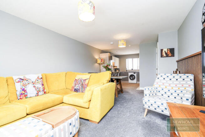 2 bed Flat for sale Image 7