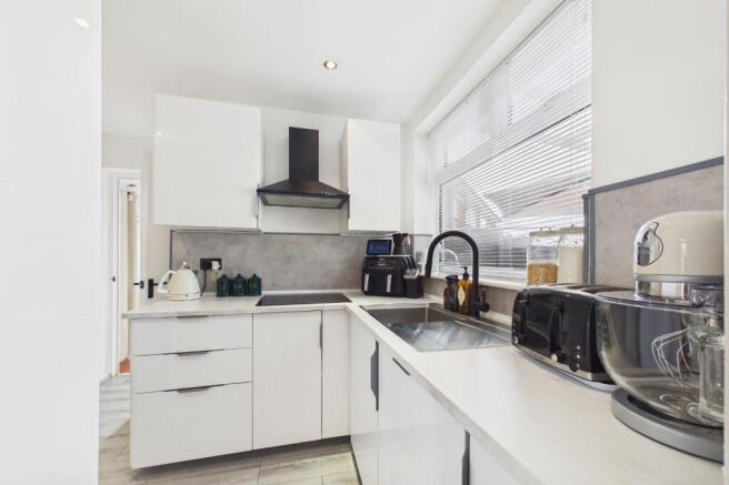 2 bed Semi-Detached for sale Image 6