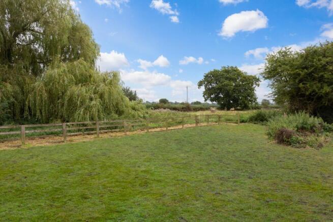 3 bed Semi-Detached to rent Image 11