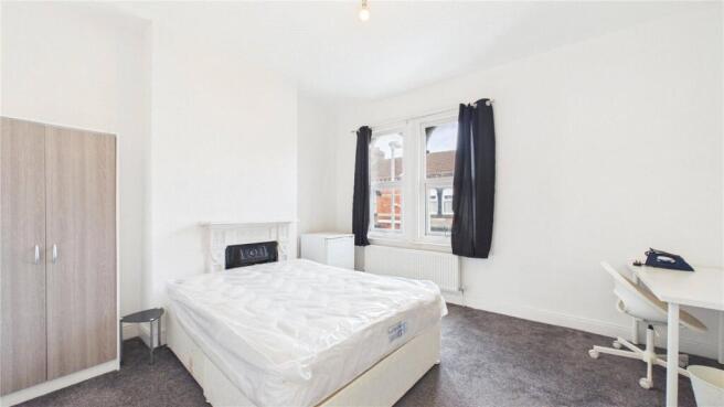 5 bed House to rent Image 11