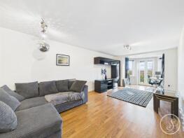6, 26 The Gables, Highthorne Court, Shadwell, Leeds LS17 8NW